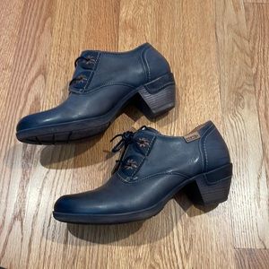 Pikolinos heeled oxfords - grayish/green - very comfortable!  Great detailing!